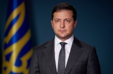 Президент просит людей остаться дома