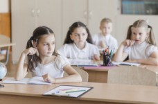 МОН просит перенести сроки зачисления детей в школы 