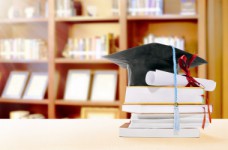 Планировать выпускные в школах рано, - и.о. министра