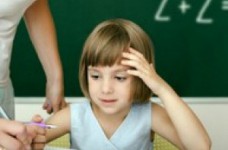 Социальная проблема: школы зарабатывают на первоклассниках