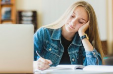 МОН изменит требования к заполнению школьных тетрадей 