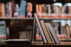 Для учителей создали учебник по дистанционному обучению