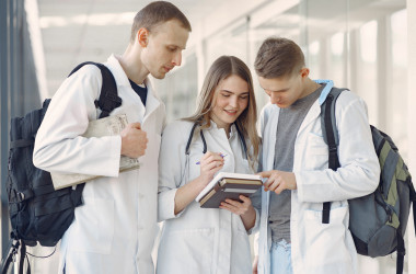 Экзамены для студентов-медиков и интернов отсрочены