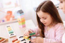 Учимся различать и называть геометрические фигуры