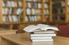 В МОН разъяснили, как перевести на контракты педагогов-пенсионеров