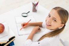 Как научить детей писать сочинения, придумывая истории 