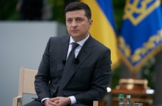 Президент внес законопроект об освобождении учеников от ДПА