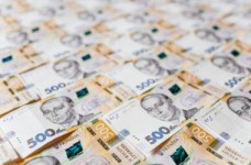 КМУ опубликовал график повышения минимальной зарплаты