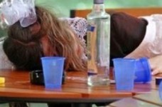 Рада отказалась ввести уголовную ответственность за продажу алкоголя детям