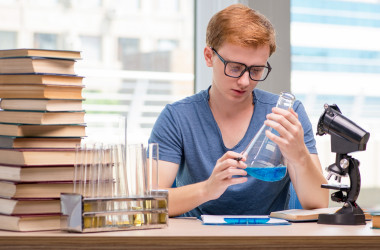 В МОЗ снизили проходной балл для студентов-медиков