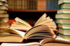 Львовских выпускников просят дарить книги вместо цветов