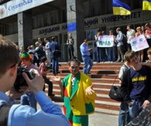 Донецкие студенты продемонстрировали негативное отношение к Табачнику