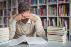 МОН: вопрос повышения уровня оплаты педагогов является проблемным