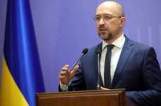 Шмыгаль говорит, что средняя зарплата должна быть 15 тысяч