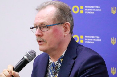 Омбудсмен: школы стали заложниками между двумя властями 