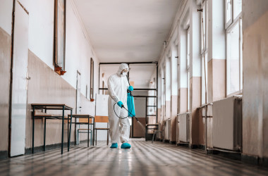 Школы смогут работать в «красных» зонах  