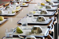 На ремонт и оборудование школьных столовых выделено 400 млн