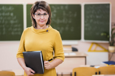 Шкарлет: зарплата учителей за год увеличится почти на 30%