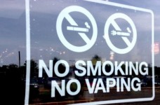 Рада запретит продавать электронные сигареты детям