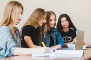 Курс "Гражданское образование" - это общественная инициатива