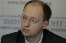Яценюк против вмешательства политиков в содержание школьных учебников