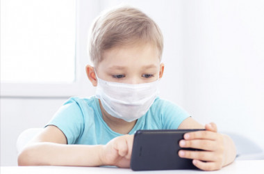 Пребывание детей перед экранами на карантине выросло на 500%