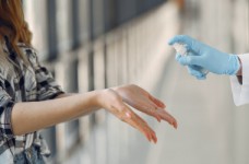 КМУ смог выделить 540 млн на дезинфекторы для школ