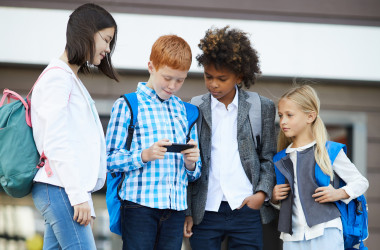 Чтение книг против цифровой зависимости