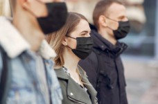 Дети медиков, умерших от COVID-19, получат льготы на образование