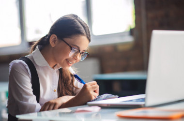 Девушек приглашают посетить технологические компании