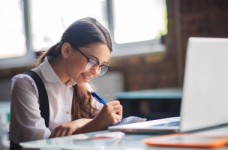 Девушек приглашают посетить технологические компании