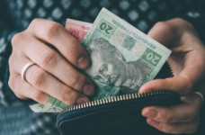 Зарплатное постановление Гройсмана-Гриневич снова остановили