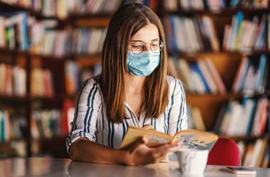 Учителям пока не надо иметь 150 часов повышения квалификации