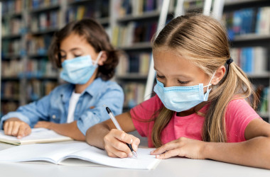 В Киеве детей призывают избегать массовых мероприятий