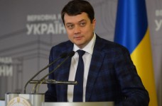 Разумков критикует намерения правительства сократить расходы на образование 