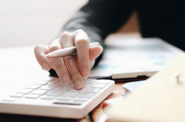 Кабмин перераспределил субвенцию на зарплаты учителям