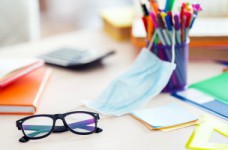 МОН рекомендует объявить каникулы в школах во время локдауна