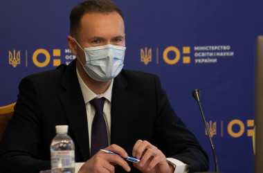 МОН планирует работать над повышением зарплат педагогов