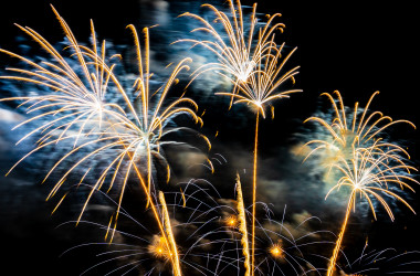 МОН напоминает школам о запрете фейерверков