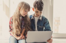 Дистанционное обучение должно проводиться онлайн и оффлайн