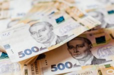 КМУ до сих пор не принял постановление о повышении зарплат