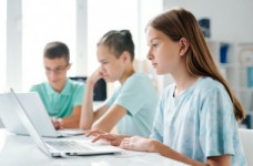 В соцсетях запустят онлайн-каналы доверия для подростков