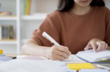 Выпускников школ и колледжей освободят от экзаменов