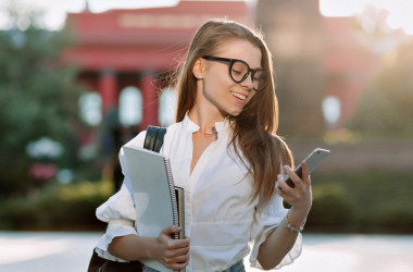 КМУ поддержал идею поощрения одаренных учеников