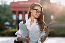 КМУ поддержал идею поощрения одаренных учеников   