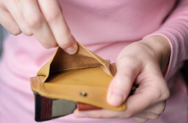 Местную власть просят не сокращать учительские надбавки