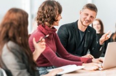 УЦОКО определил экспертов, которые установят порог тестов ЗНО 