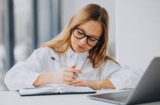 Ученики 5-9 классов проводят сидя 10 часов в сутки  