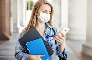 Участникам ЗНО стоит взять ручки и маски