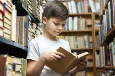 В регионы начали доставку учебников для 4-х классов